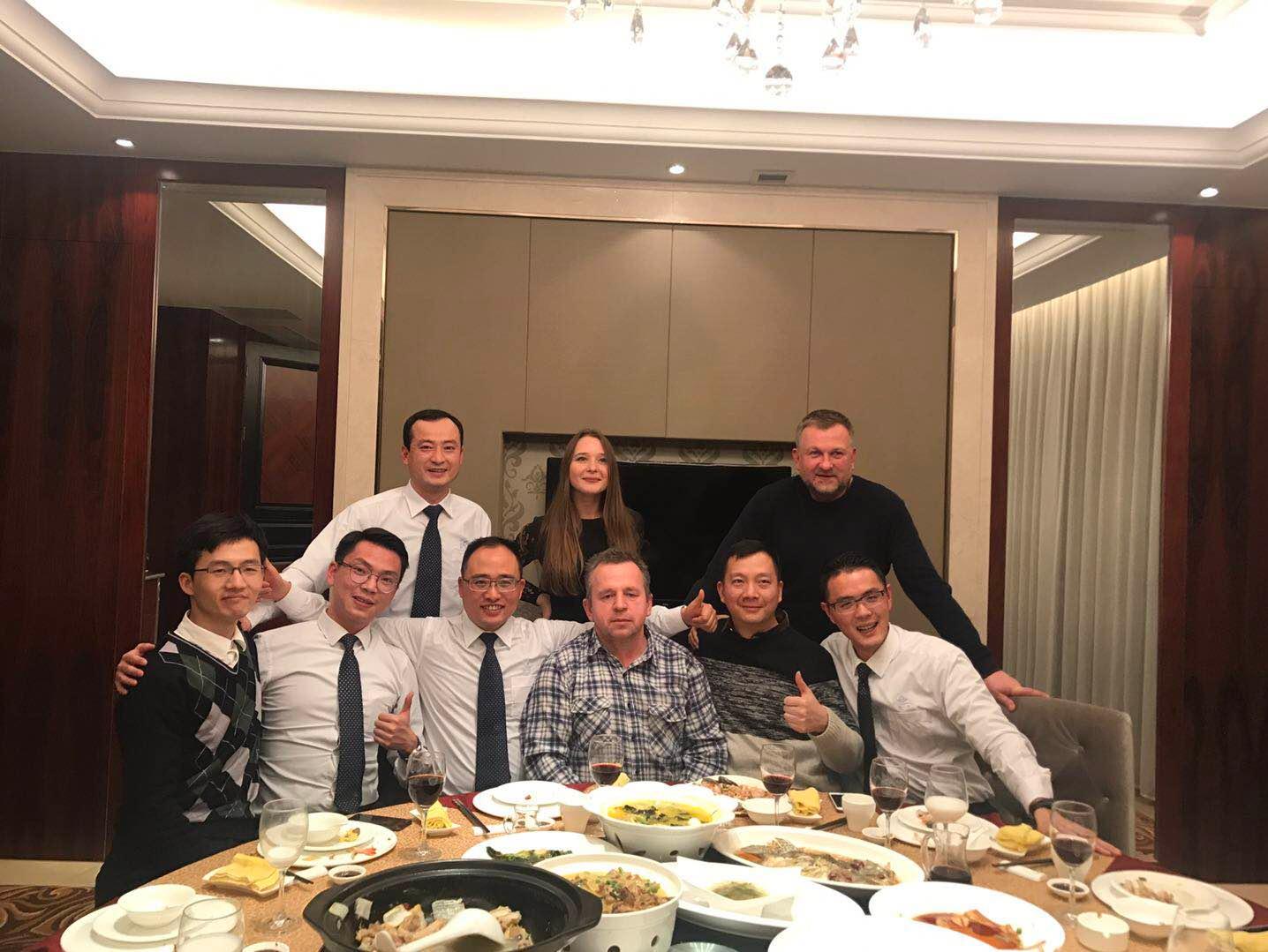 克瑞斯特與國際友人歡聚一堂