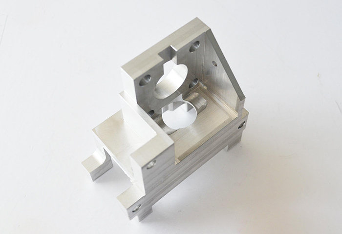 精密零件加工用的夾緊裝置需要符合哪些條件？